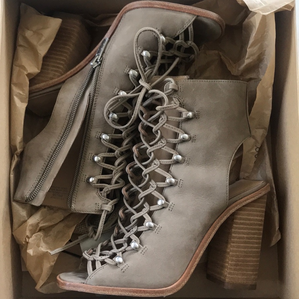 Beige soft leather strapped heels!